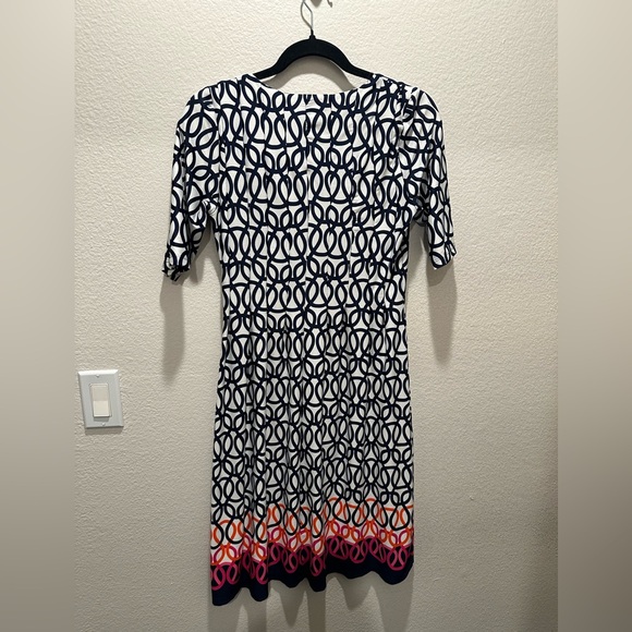 Fun pattern dress - Picture 3 of 3
